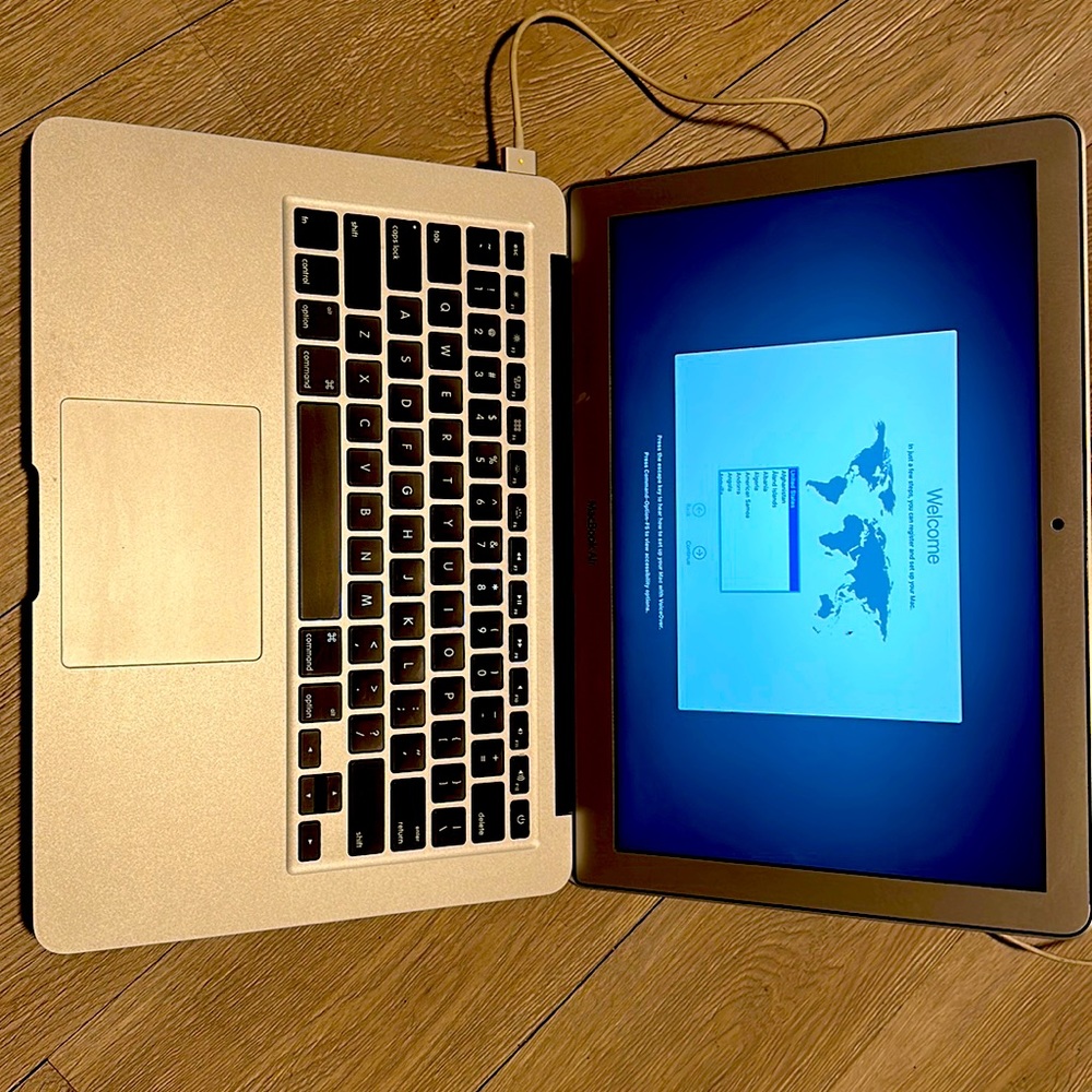 COPY - Mac Book Air   ***Black Friday price  $260 to 160 #A1466   New condition